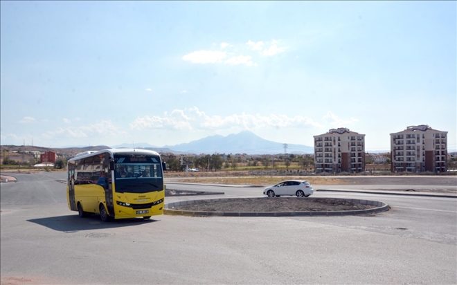 KAVŞAK DÜZENLEMESİ İLE TRAFİK RAHATLADI