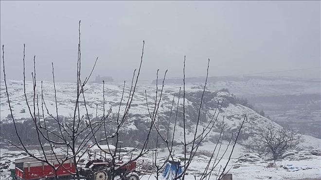 Aksaray´ın Rakımı yüksek kesimlerine kar yağdı