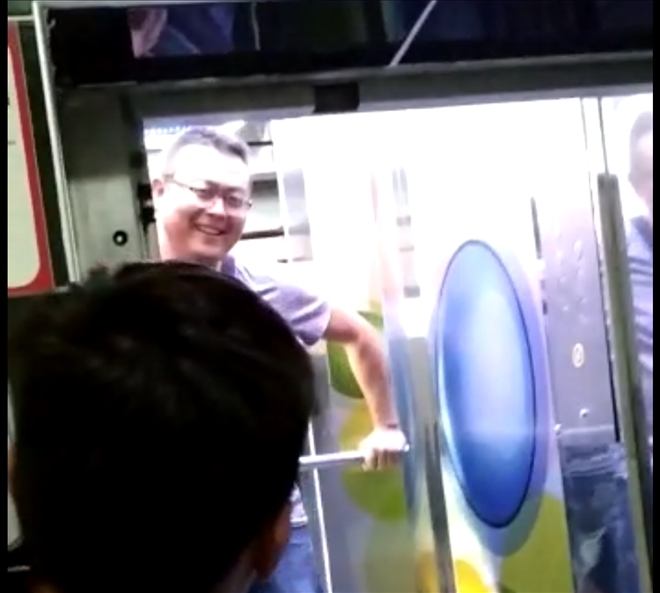 Asansörde Kalan Çinli Vatandaşı İtfaiye Kurtardı!