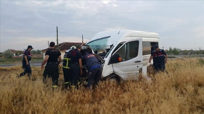 Minibüs Devrildi:1 ölü 2 Yaralı!