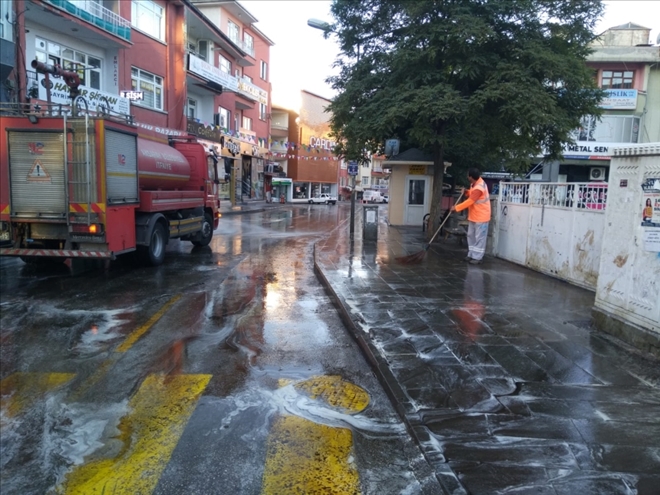 Belediye  Cadde ve Sokakları Yıkıyor ve Dezenfekte Ediyor