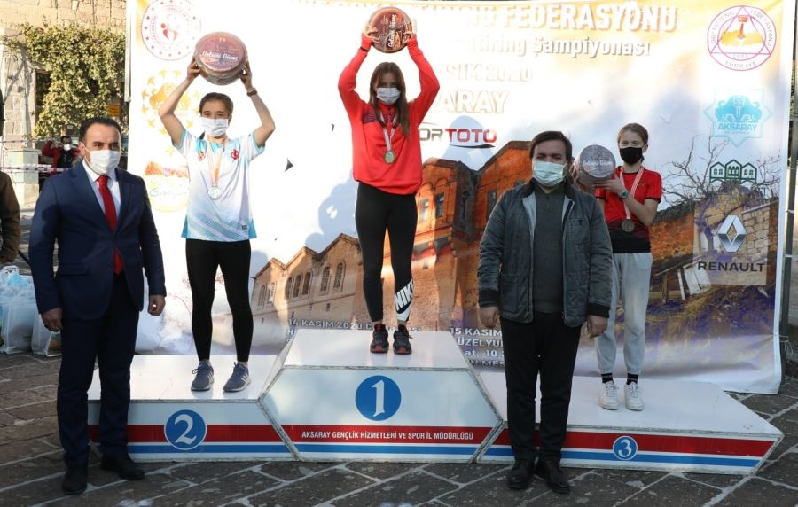 Aksarayda Yapılan Doğa Sporları (Oryantiring ) Yarışmasında Dereceye Girenlere Ödülleri Verildi.