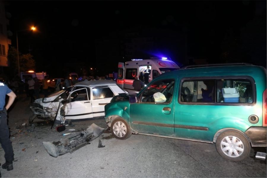 Aksaray Ortaköy de Kaza  2 si Çocuk 7 Yaralı