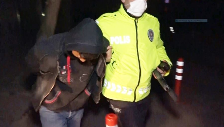 Aksaray Eski Sanayi Caddesinde Elinde Pompalı Tüfekle Polisten Kaçan Genç Yakalandı