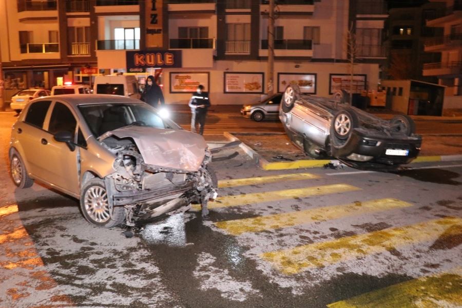 AKSARAY HASAS MAHALLESİNDE KAZA. 1 İ BEBEK 7 KİŞİ YARALANDI.